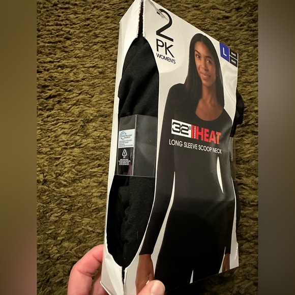 New 32 Degrees Women's Black Long Sleeve Scoop Neck Tops- 2 Pack Large - Picture 3 of 4